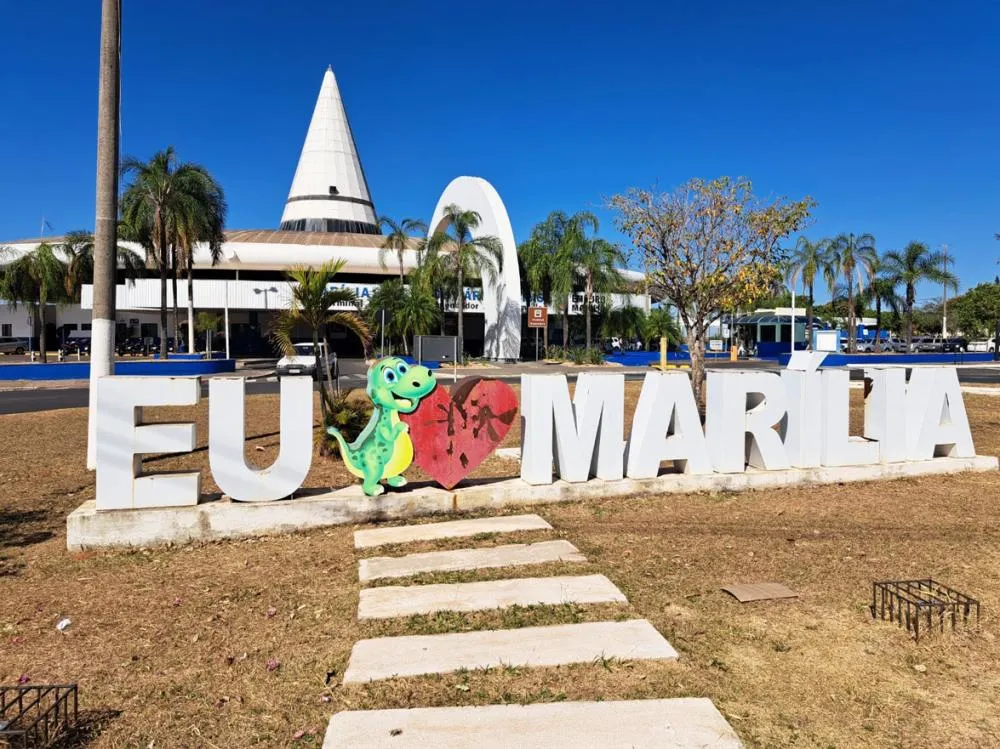 Vista panorâmica de Marília com suas belezas naturais e arquitetura histórica