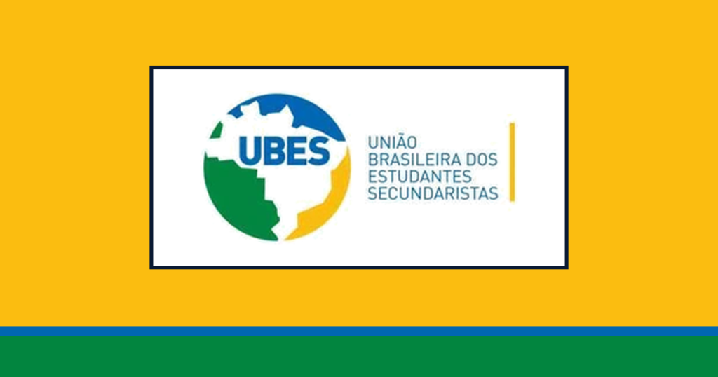 Estudantes discutindo em um congresso da UBES